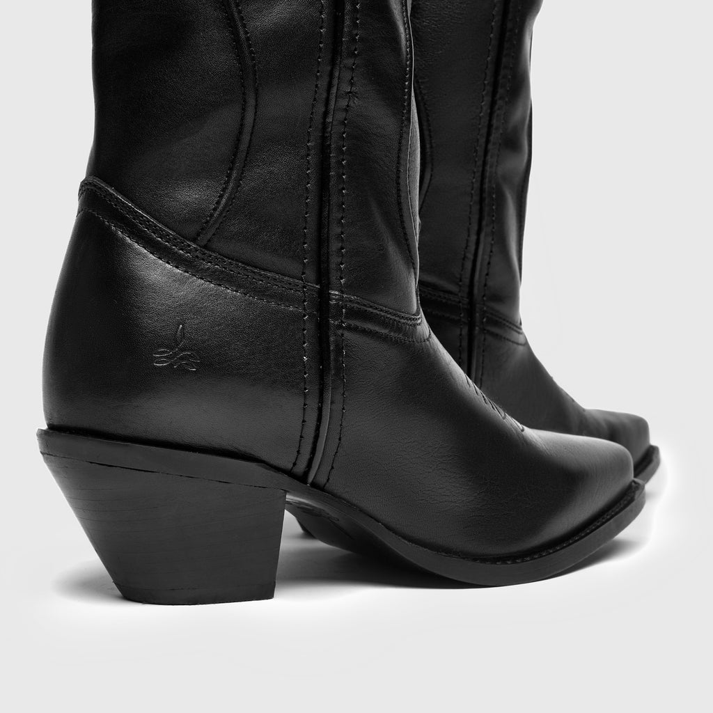 Chalo - Classic Cowboy in Black