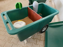 JFC Futterwagen 255 l schmal – ideal für jede Stallgasse und 2 Sorten Futter