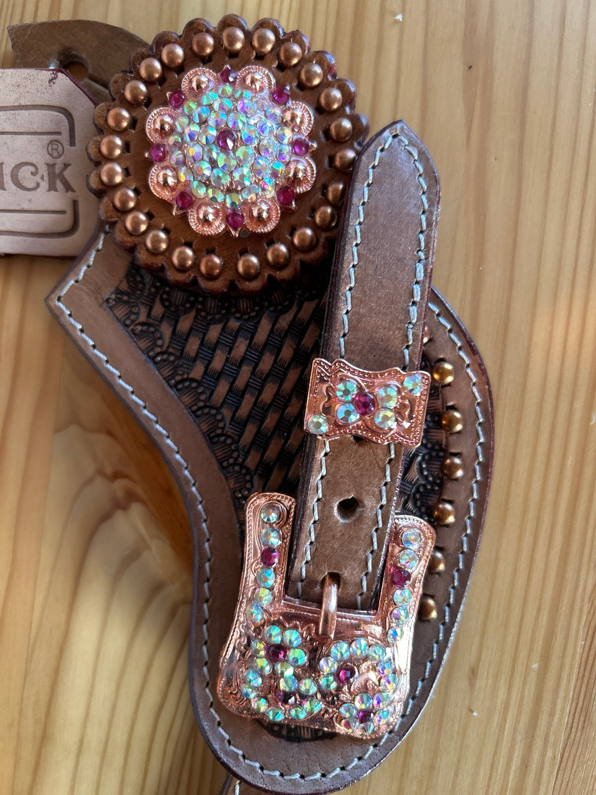 Western Sporenriemen braun mit rosegoldenen Strass-Conchos und verzierten Schnallen