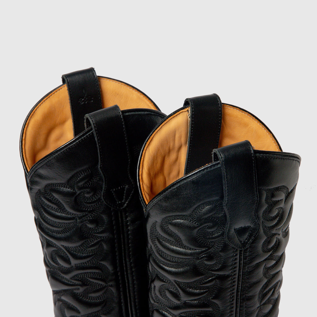 Chalo - Vaada in Black