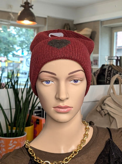 Mütze mit Umschlag Bordeaux Rot mit Herz Coffee Braun Viskose Wolle weich flauschig