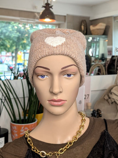 Mütze mit Umschlag Taupe mit Herz Beige Viskose Wolle weich flauschig