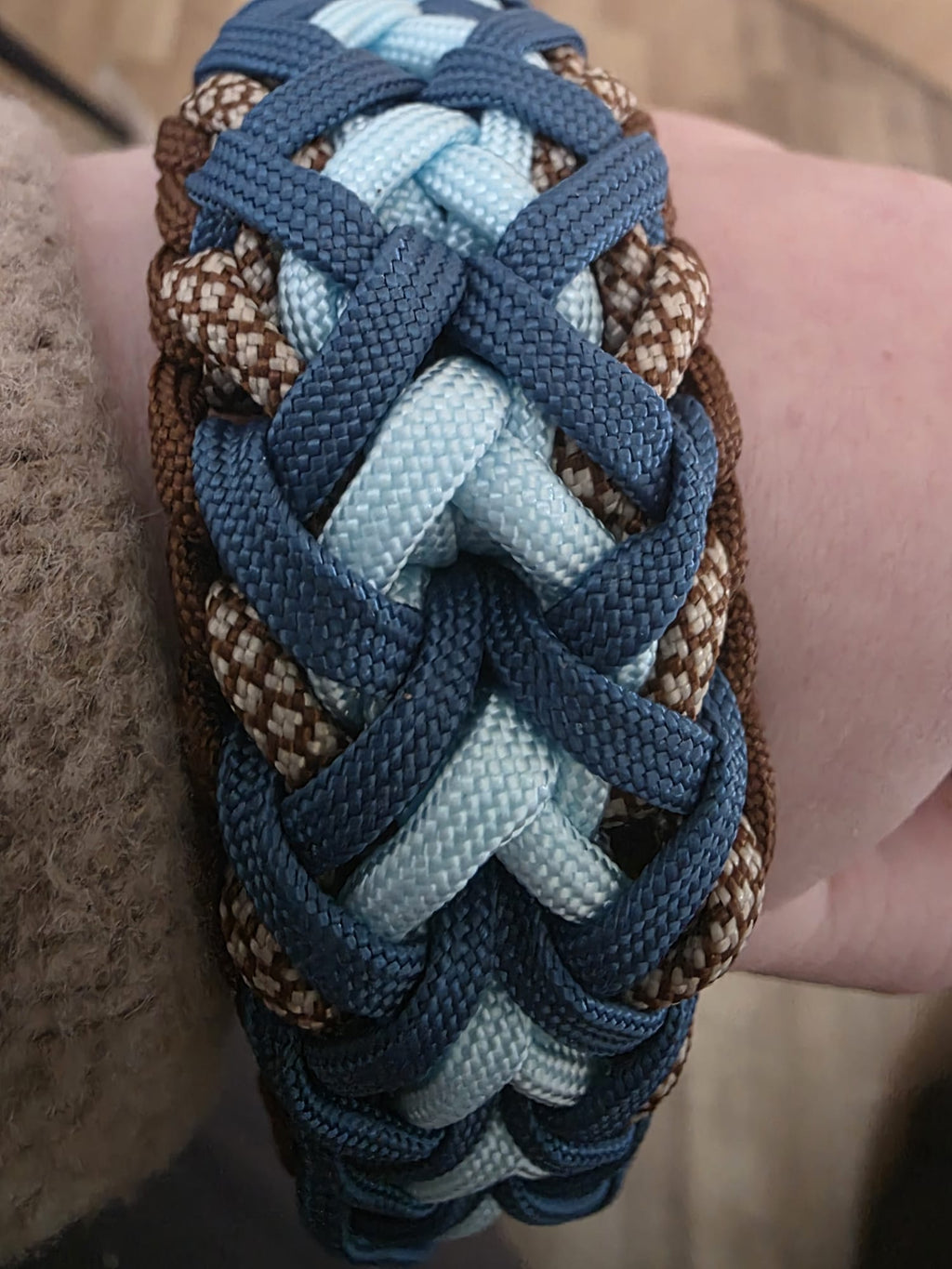 Pfotenlieblinge - Handgemachtes Paracord-Hundehalsband „Ocean Mocha“