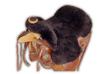 Lammfell Western Sattelsitzbezug dunkelbraun mit Hornausschnitt